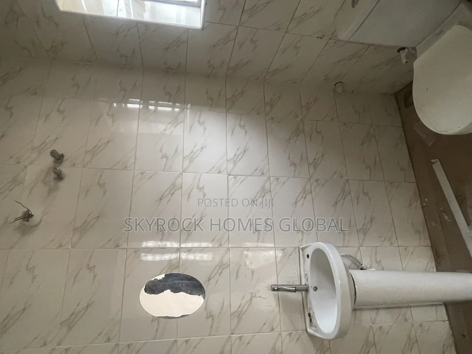 3bdrm Apartment in Lekki Phase 2 for rent