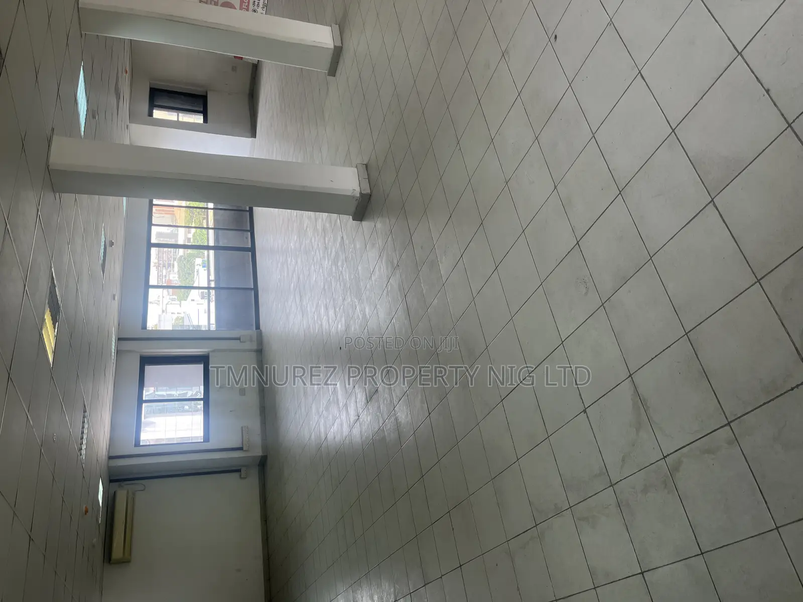 468 SQM Commercial Office Space for Let in Vi
