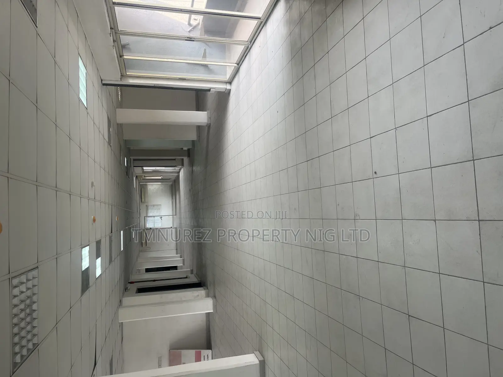 468 SQM Commercial Office Space for Let in Vi