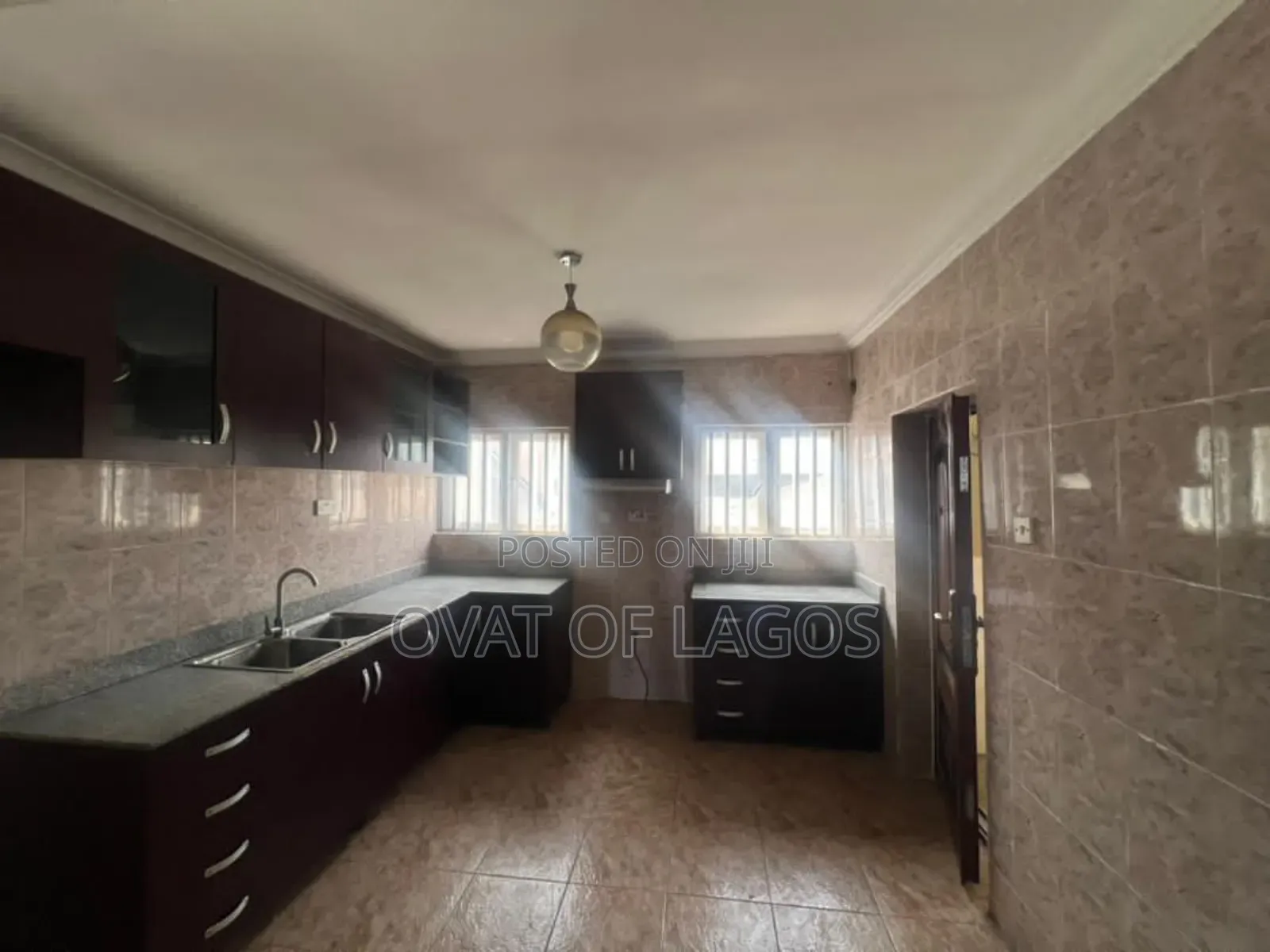 3bdrm Apartment in Lekki Phase 1 for rent