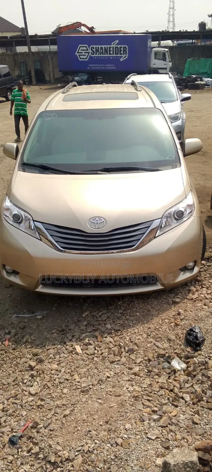 Toyota Sienna XLE 7 Passenger 2011 Gold