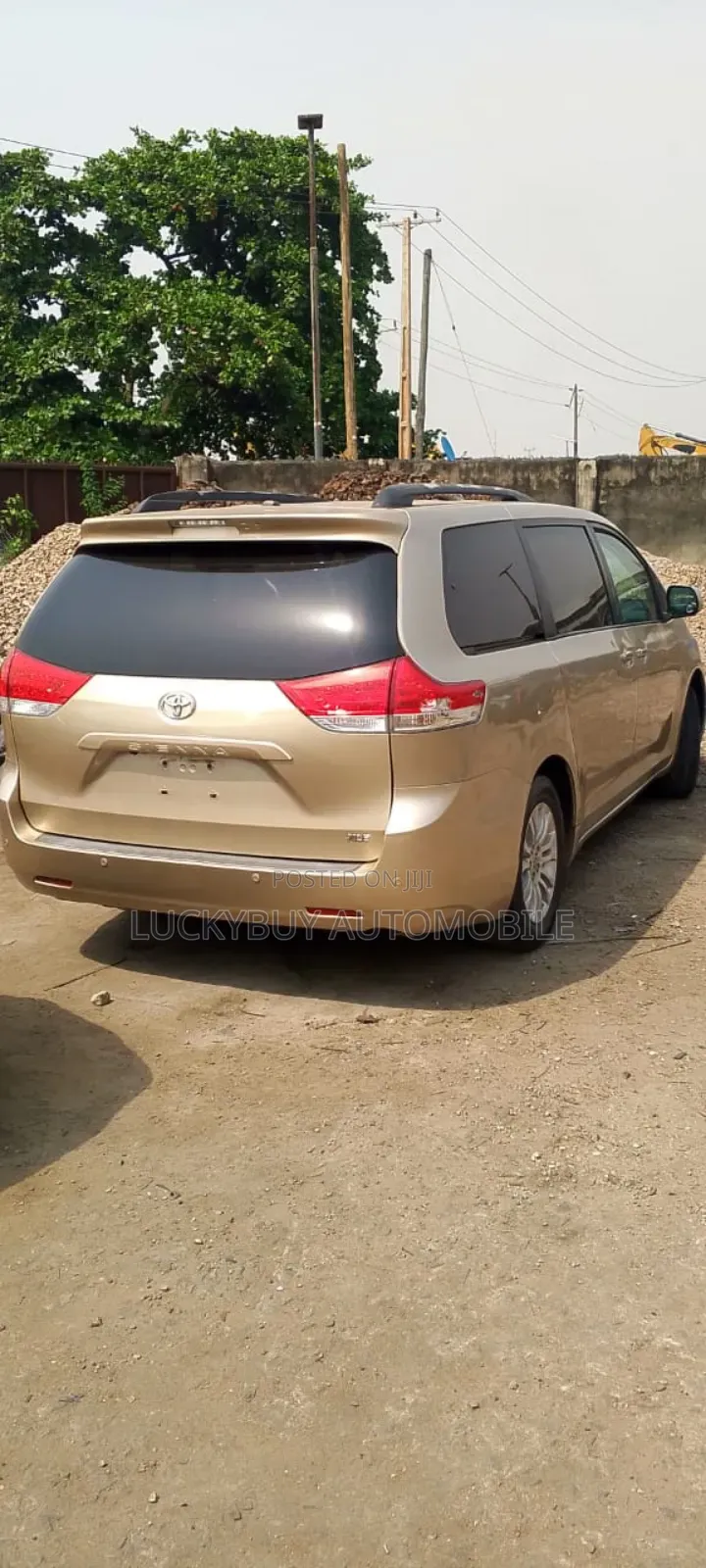 Toyota Sienna XLE 7 Passenger 2011 Gold
