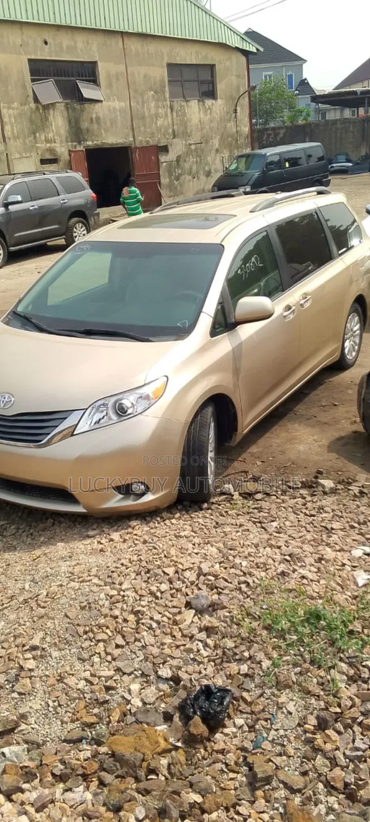 Toyota Sienna XLE 7 Passenger 2011 Gold