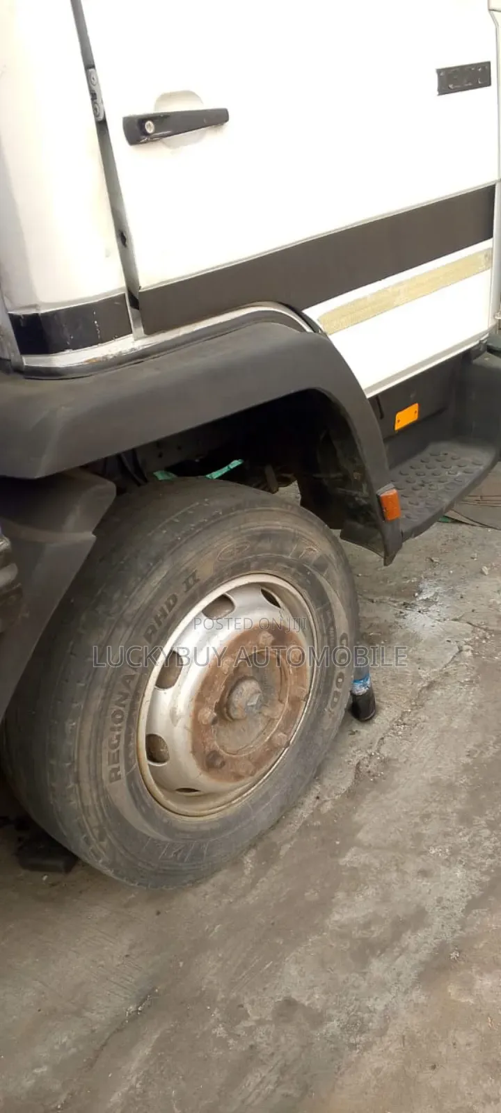 Mercedes Benz 1117 8 Bolt