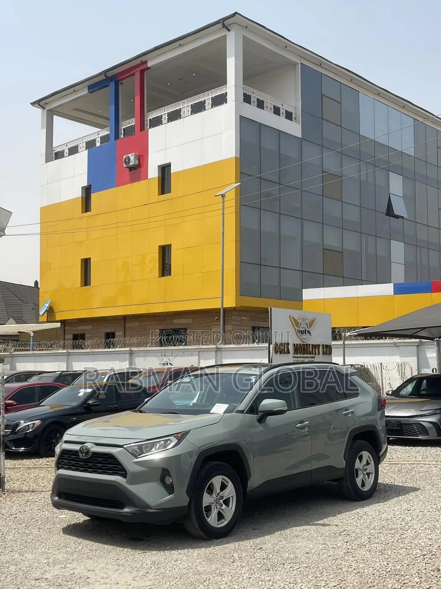 Toyota RAV4 XLE 2021 Gray