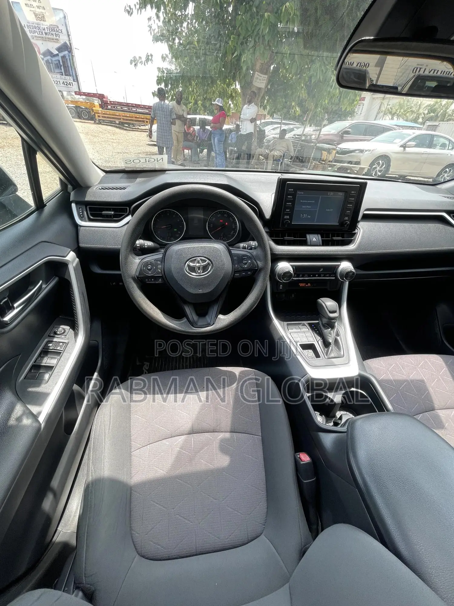 Toyota RAV4 XLE 2021 Gray