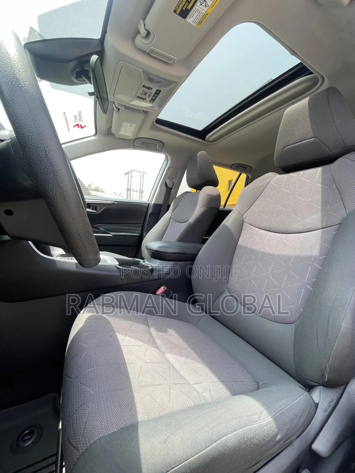 Toyota RAV4 XLE 2021 Gray