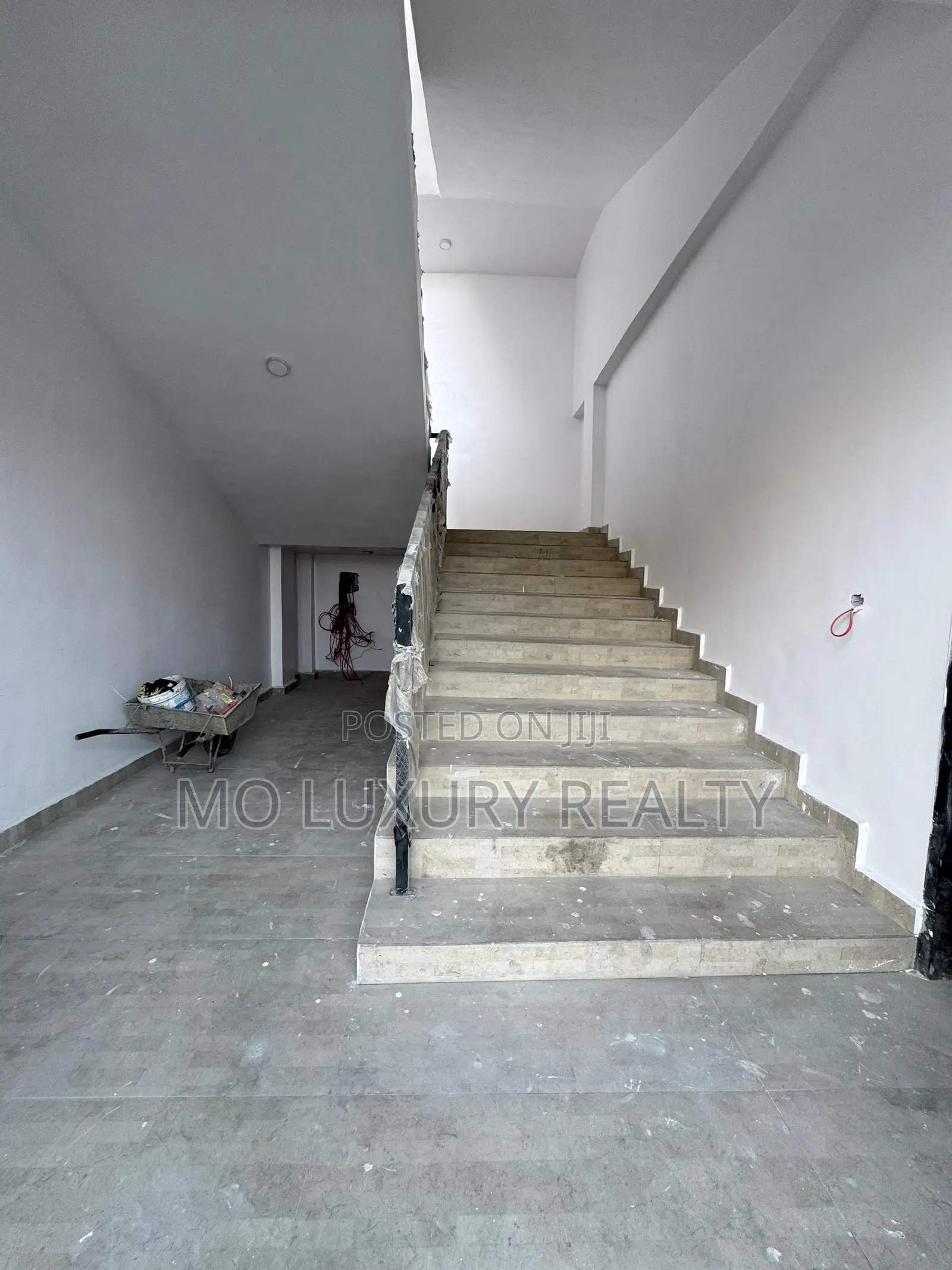 Cooperate Lease for Office Sitting on 820sqm