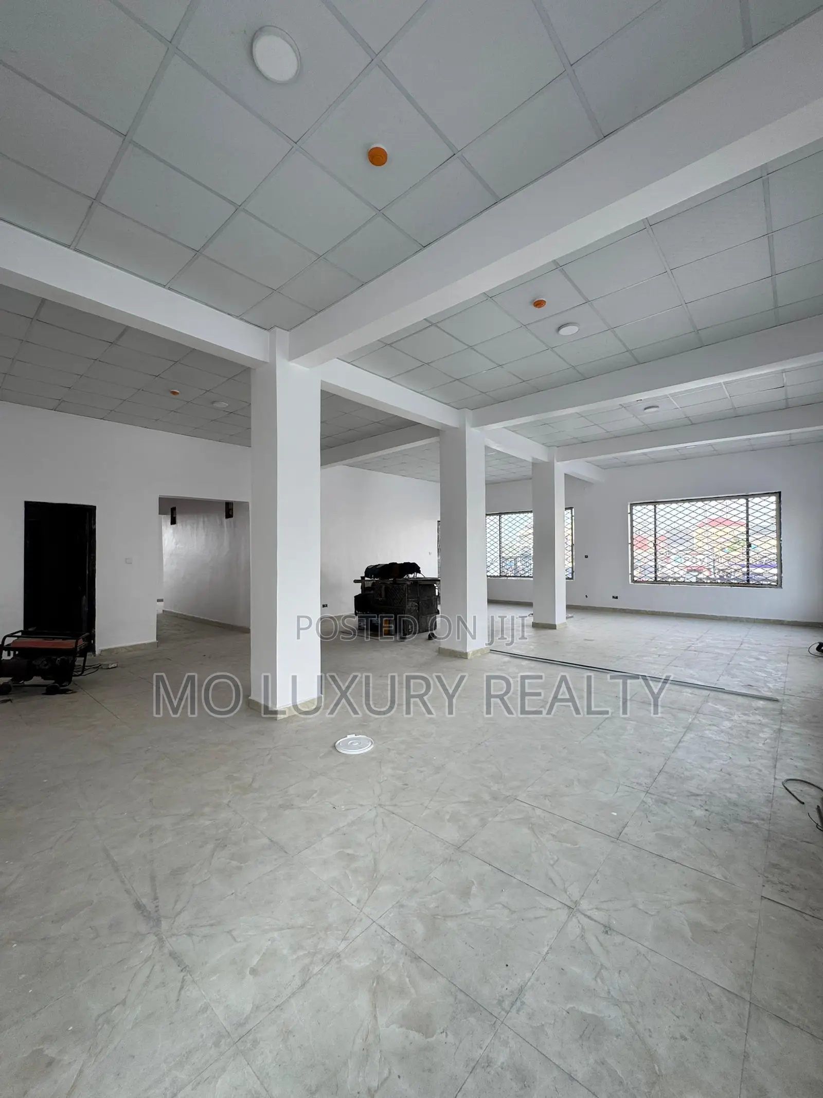 Cooperate Lease for Office Sitting on 820sqm