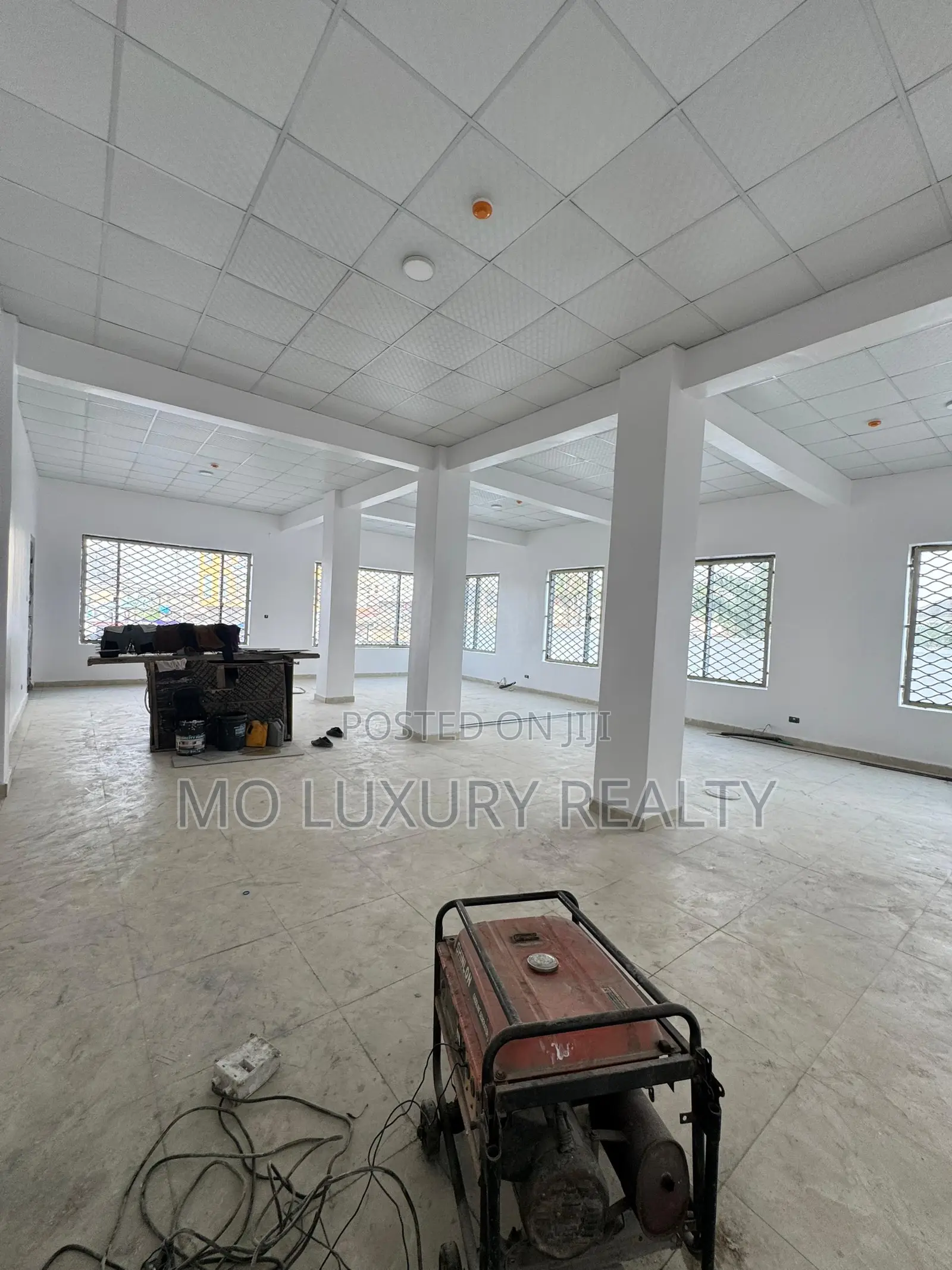 Cooperate Lease for Office Sitting on 820sqm
