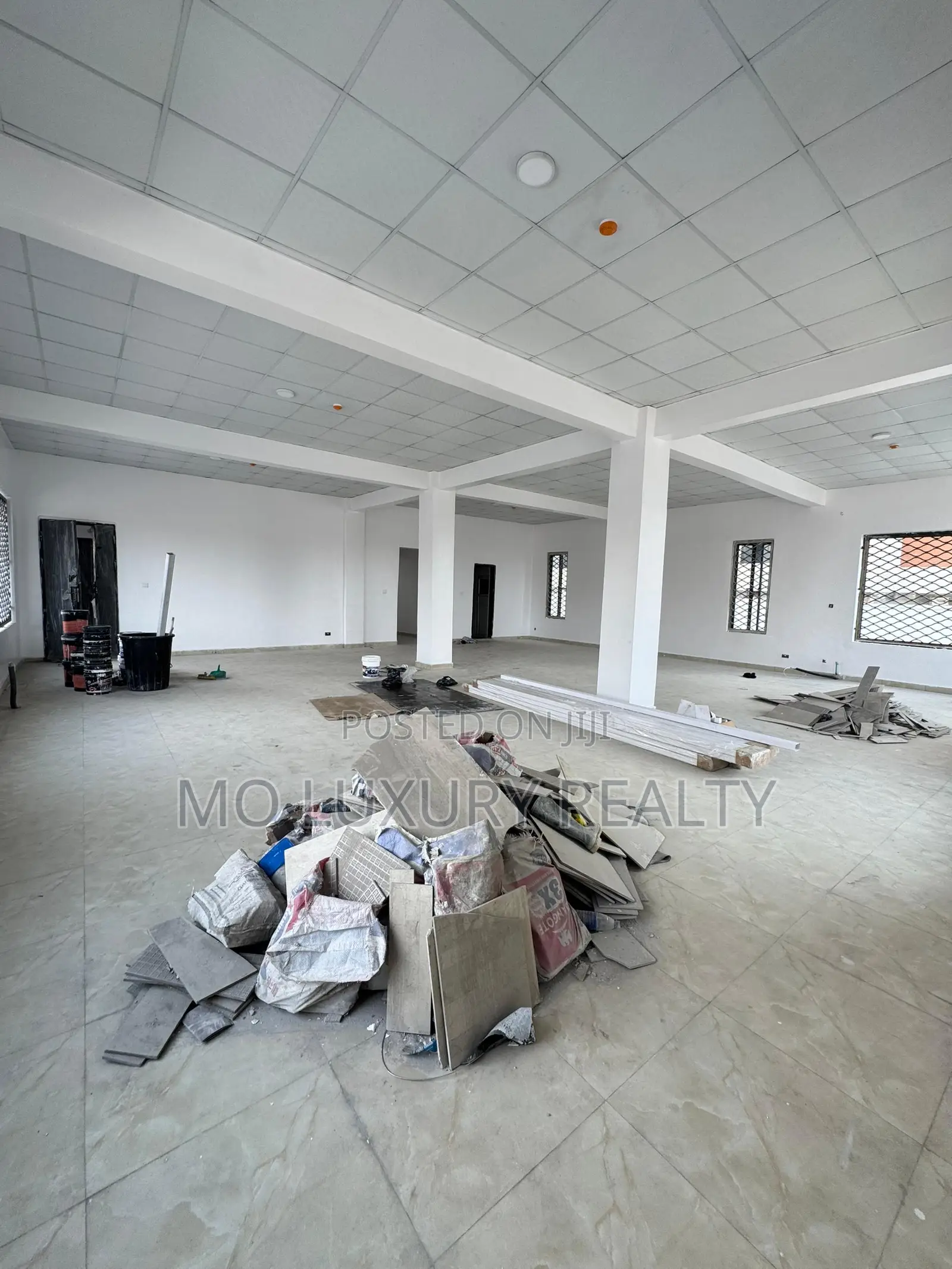 Cooperate Lease for Office Sitting on 820sqm