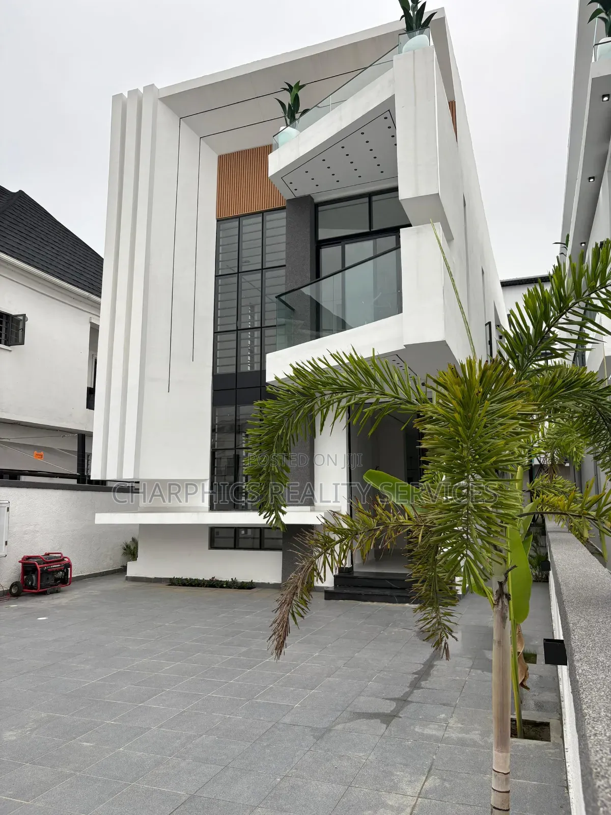 5bdrm Duplex in Lekki Phase 2 for sale