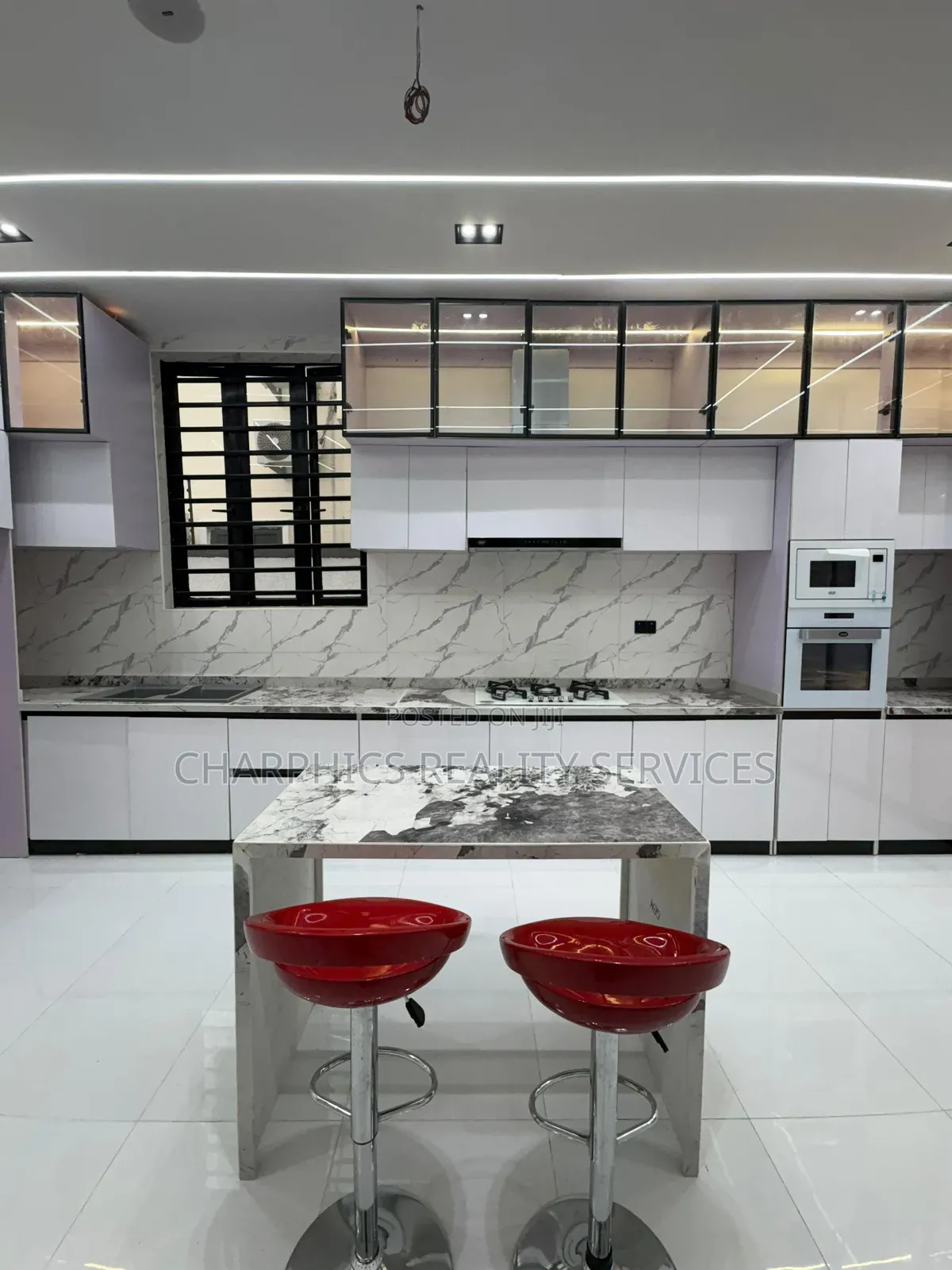 5bdrm Duplex in Lekki Phase 2 for sale
