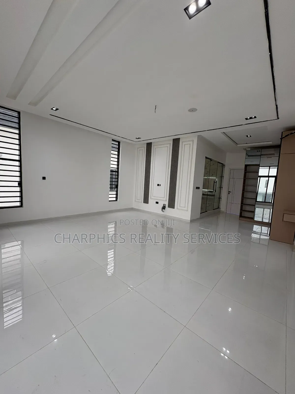 5bdrm Duplex in Lekki Phase 2 for sale
