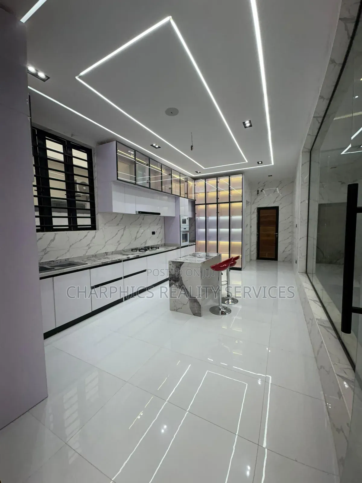 5bdrm Duplex in Lekki Phase 2 for sale