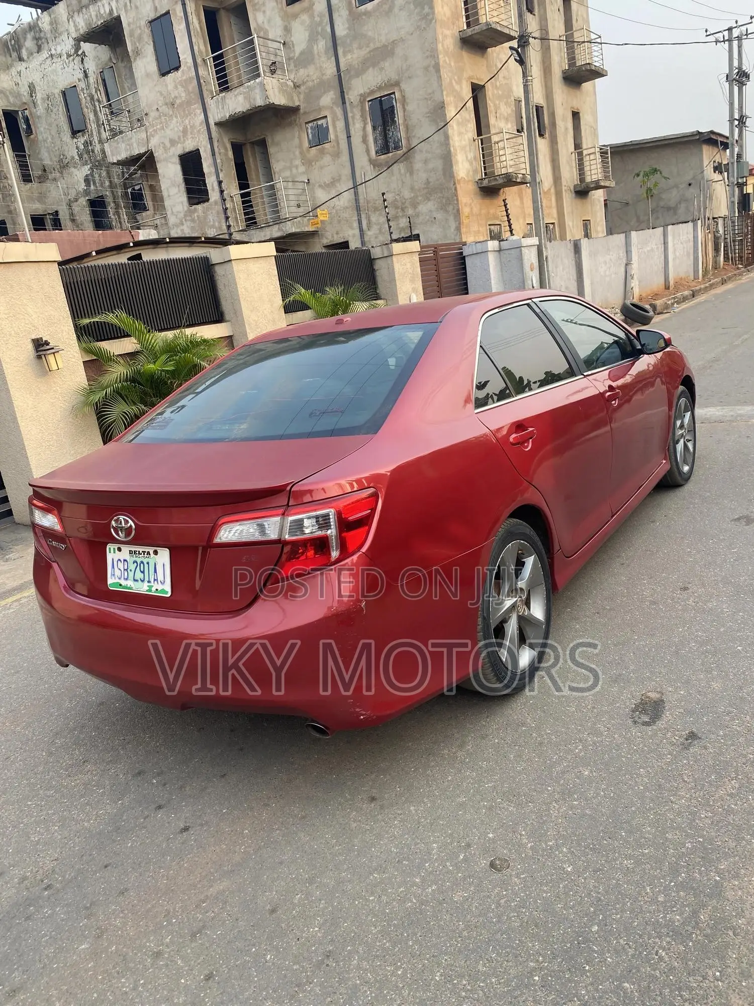 Toyota Camry LE 4dr Sedan (2.5L 4cyl 6A) 2013 Red