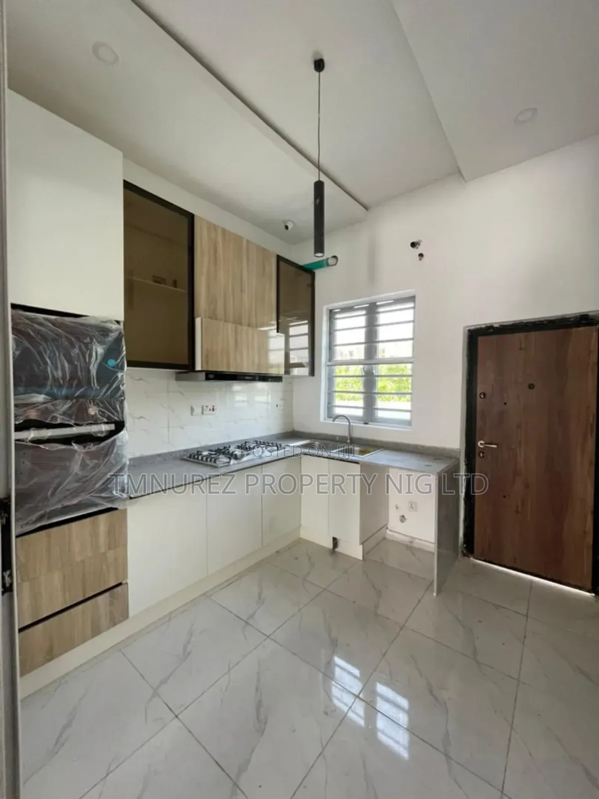 3bdrm Duplex in Orchild Road, Chevron for rent