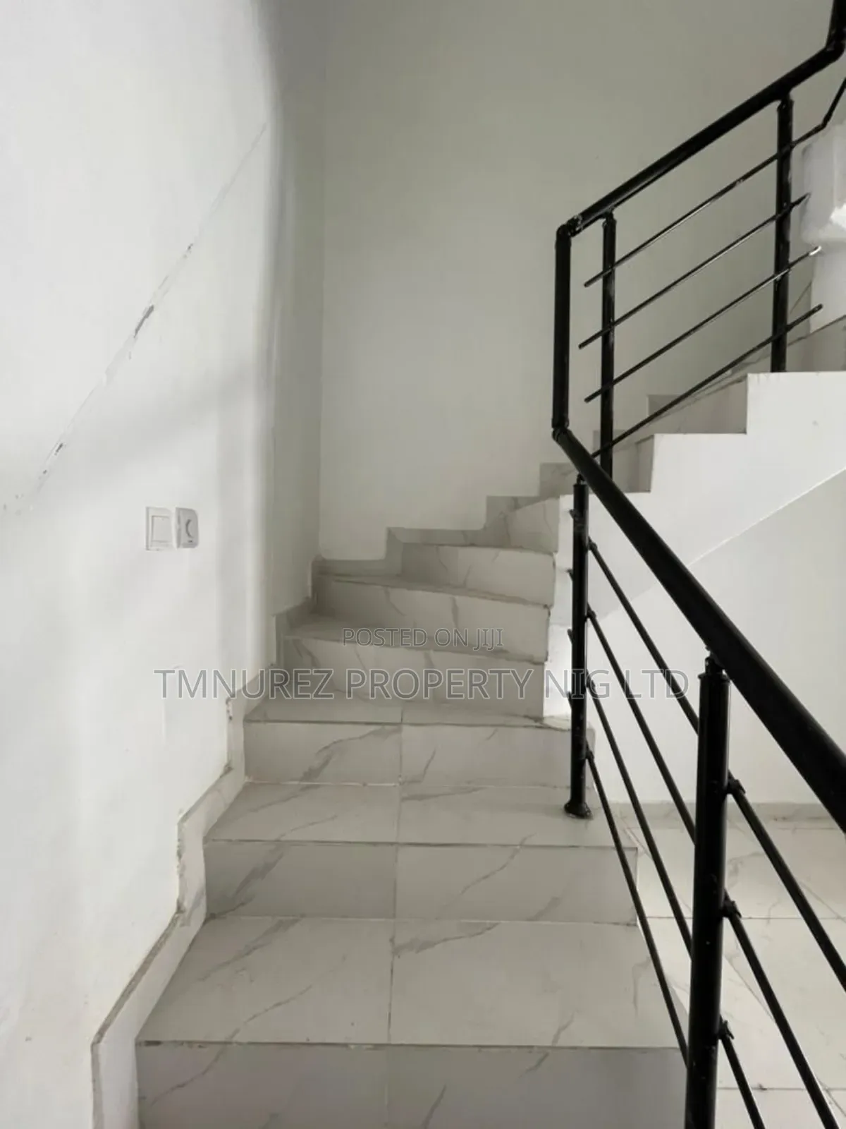 3bdrm Duplex in Orchild Road, Chevron for rent