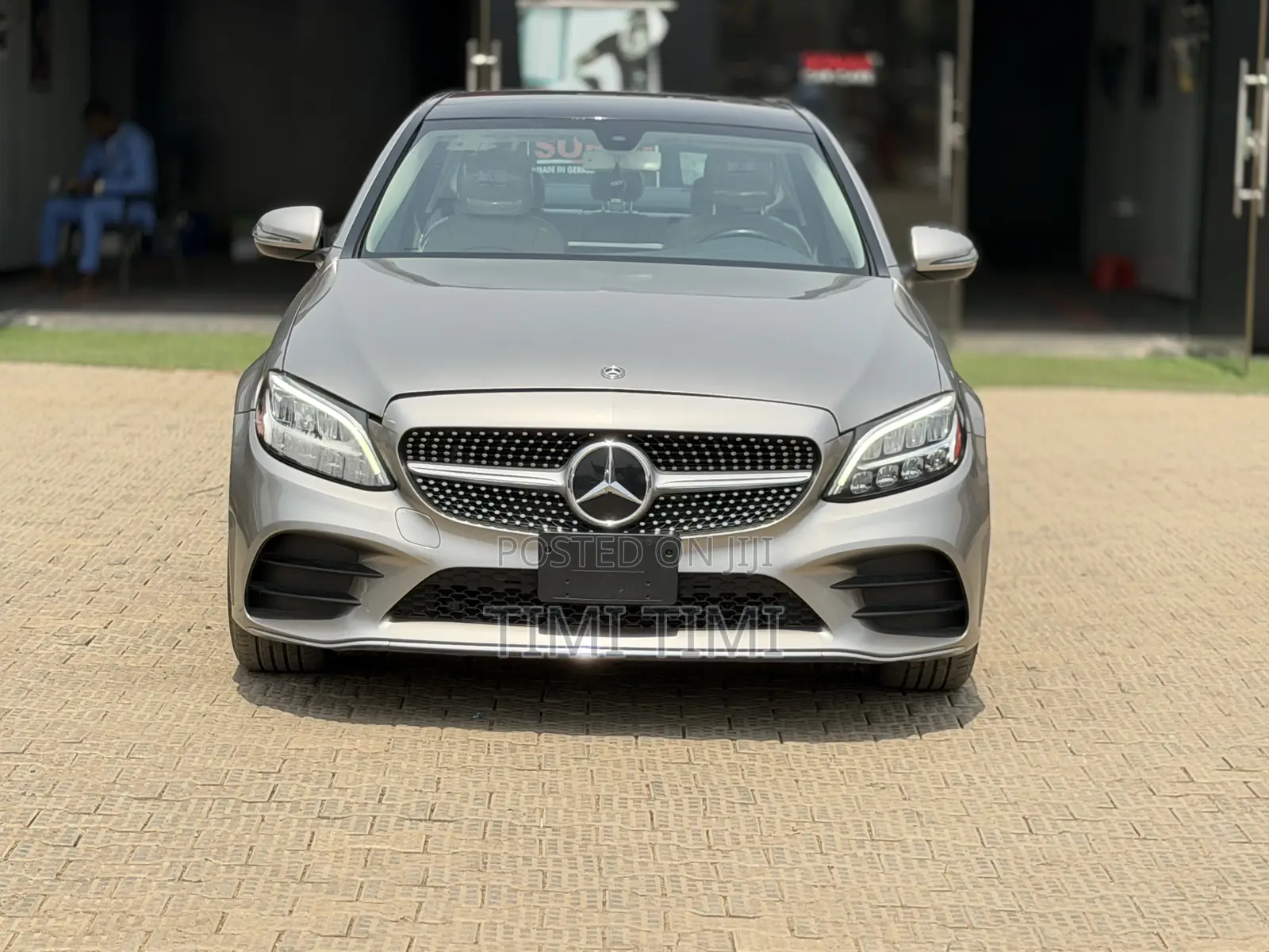 Mercedes-Benz C300 2020 Gold
