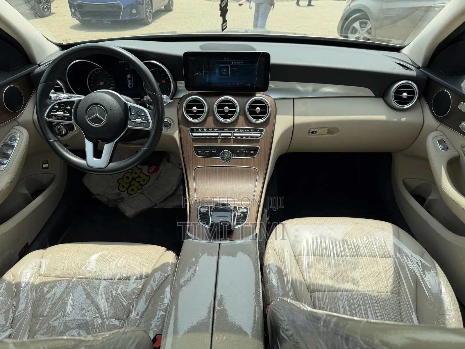 Mercedes-Benz C300 2020 Gold
