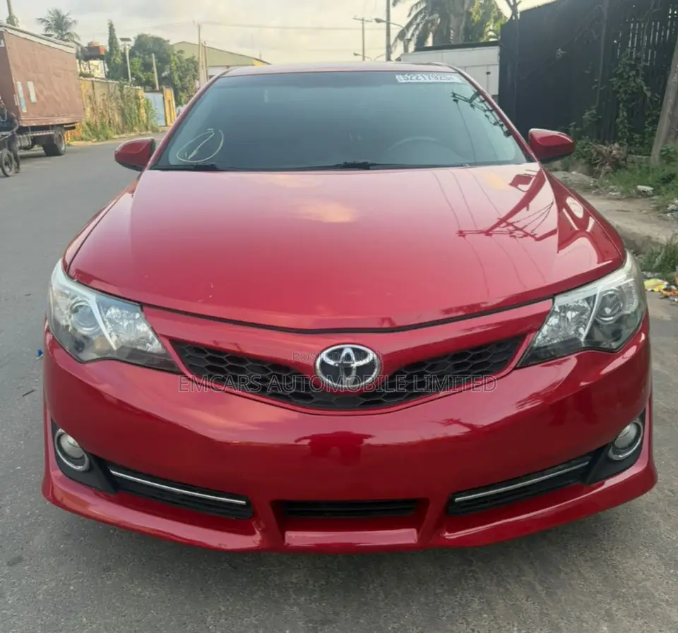 Toyota Camry SE 4dr Sedan (2.5L 4cyl 6A) 2013 Red