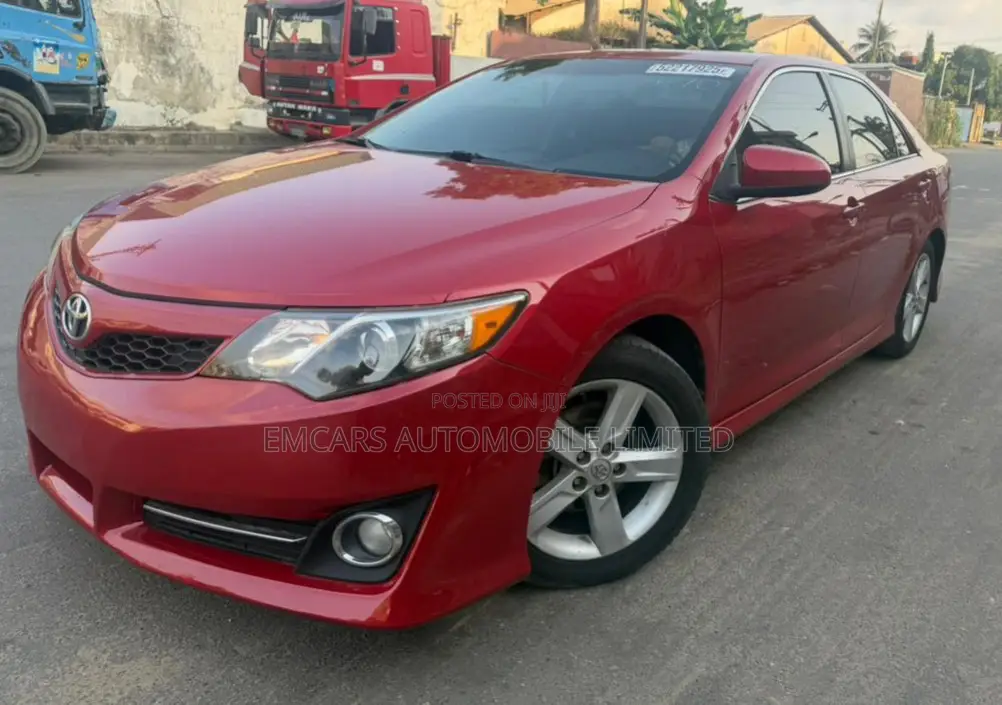 Toyota Camry SE 4dr Sedan (2.5L 4cyl 6A) 2013 Red