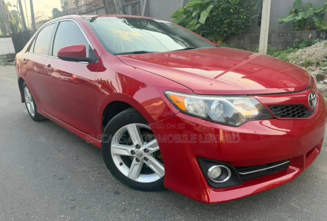Toyota Camry SE 4dr Sedan (2.5L 4cyl 6A) 2013 Red