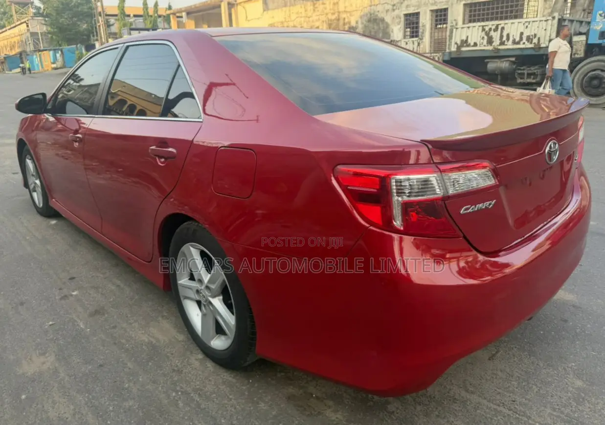Toyota Camry SE 4dr Sedan (2.5L 4cyl 6A) 2013 Red