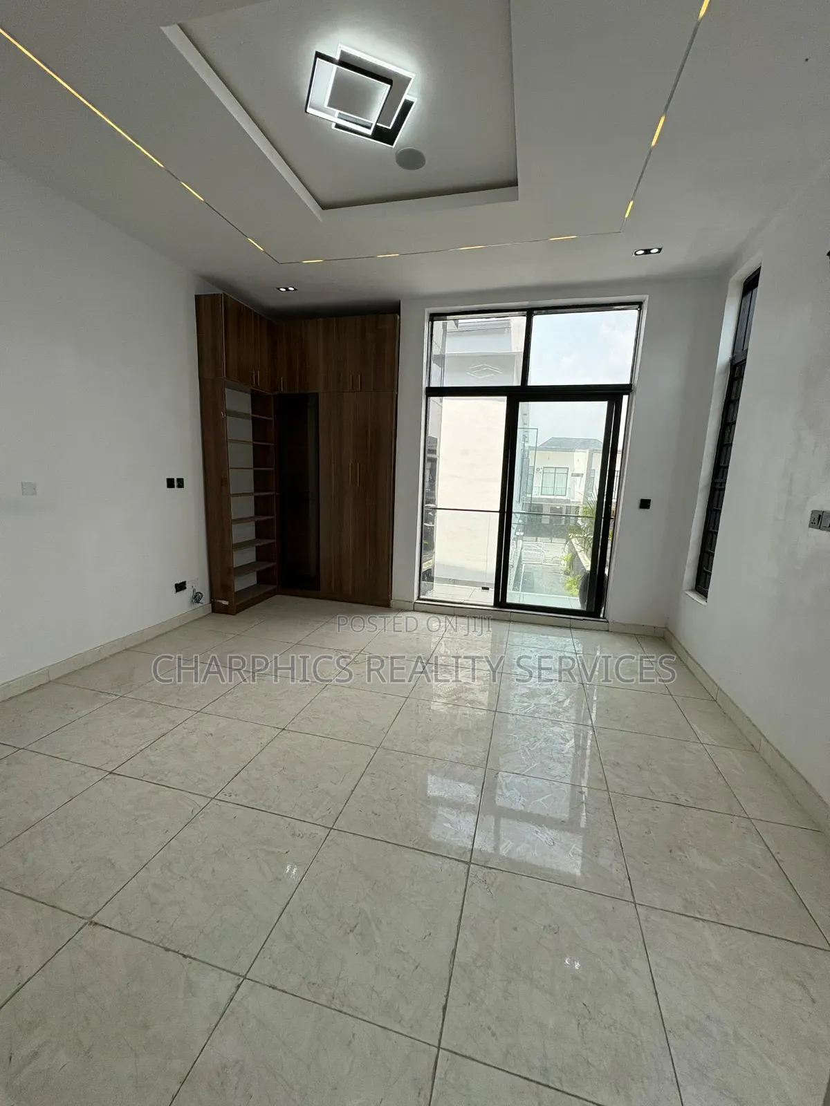 4bdrm Duplex in Ikota for sale