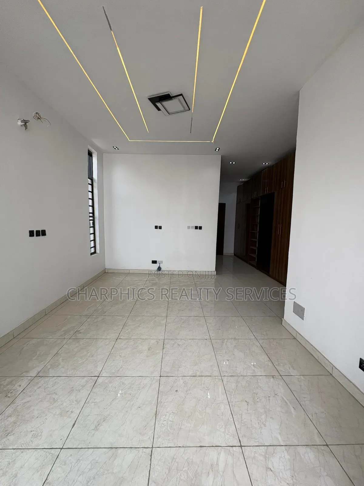 4bdrm Duplex in Ikota for sale