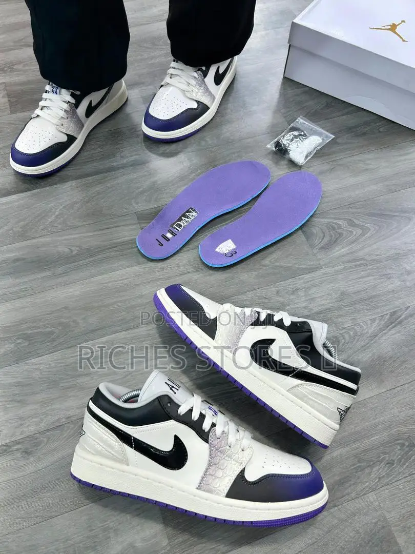 Nike Air Jordan 1 Low Classic SNKRS