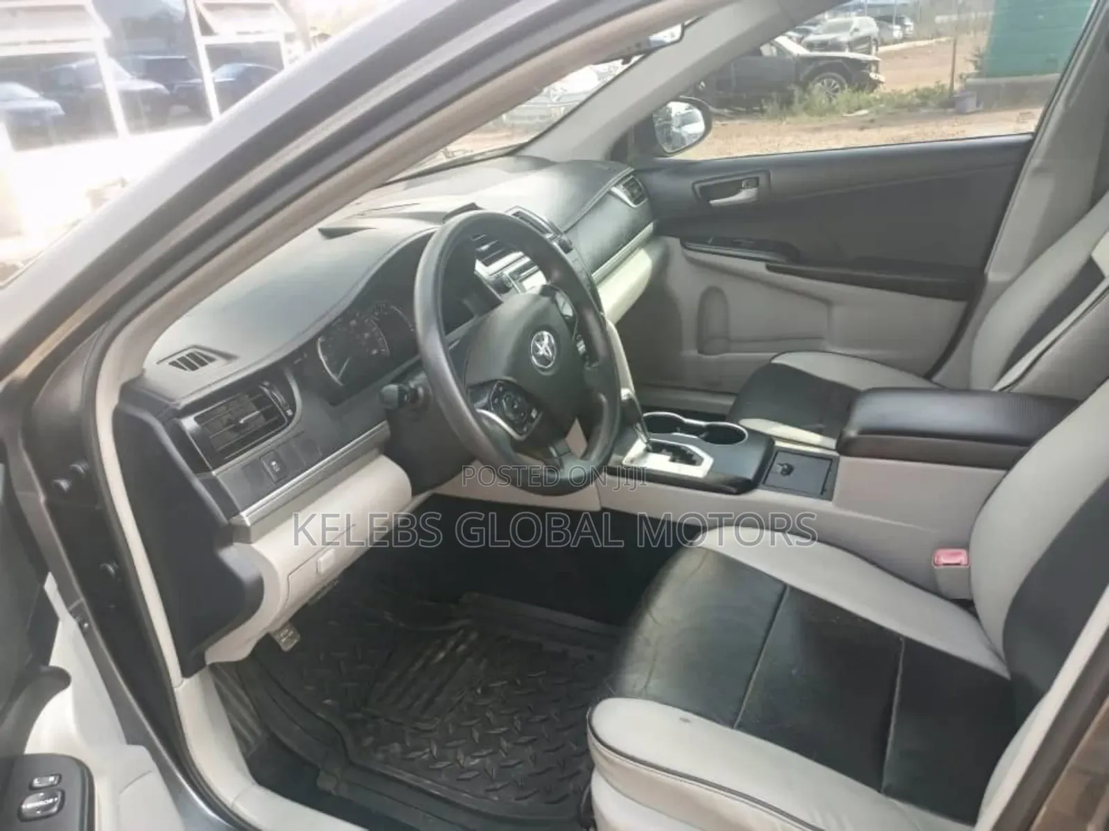Toyota Camry LE 4dr Sedan (2.5L 4cyl 6A) 2013 Gray