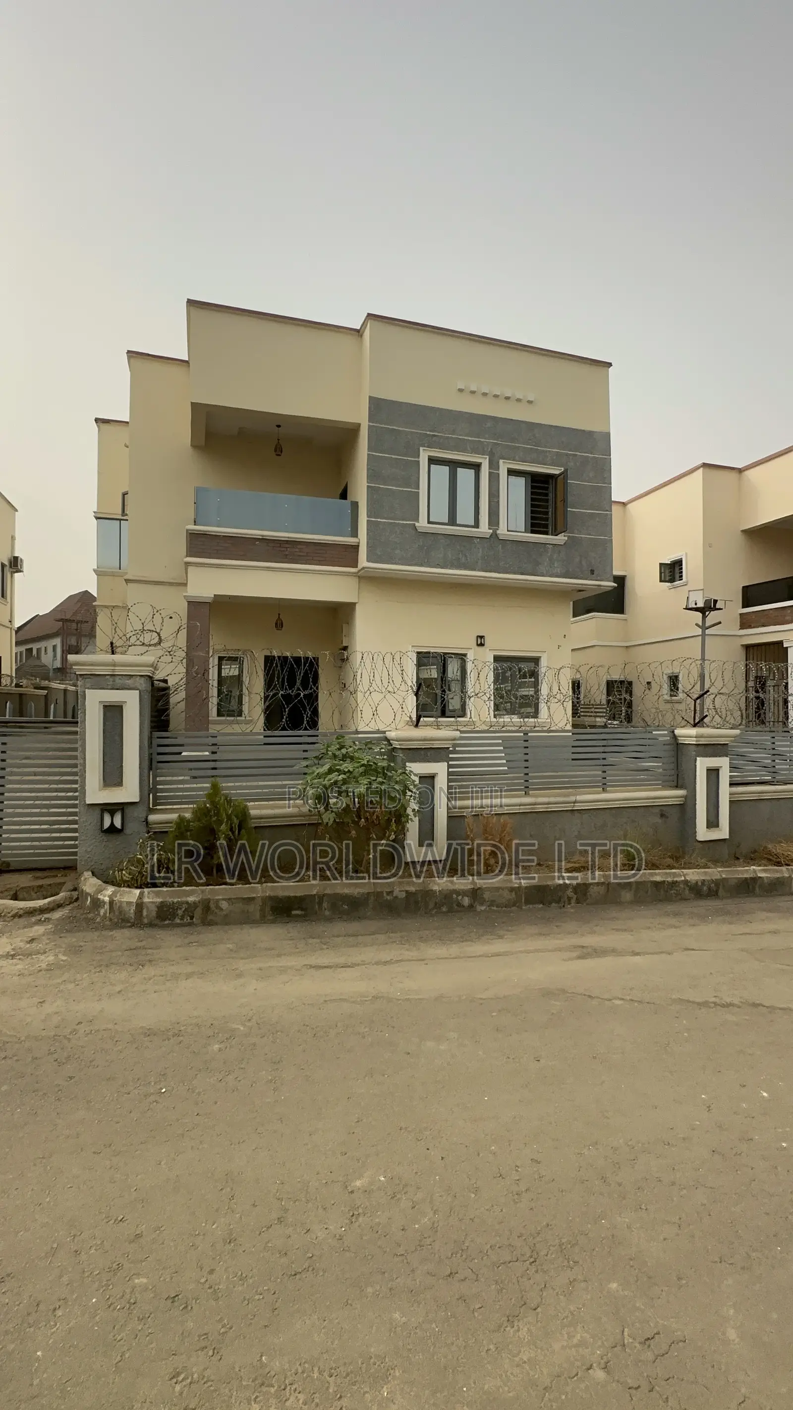 5bdrm Duplex in Lugbe District for sale