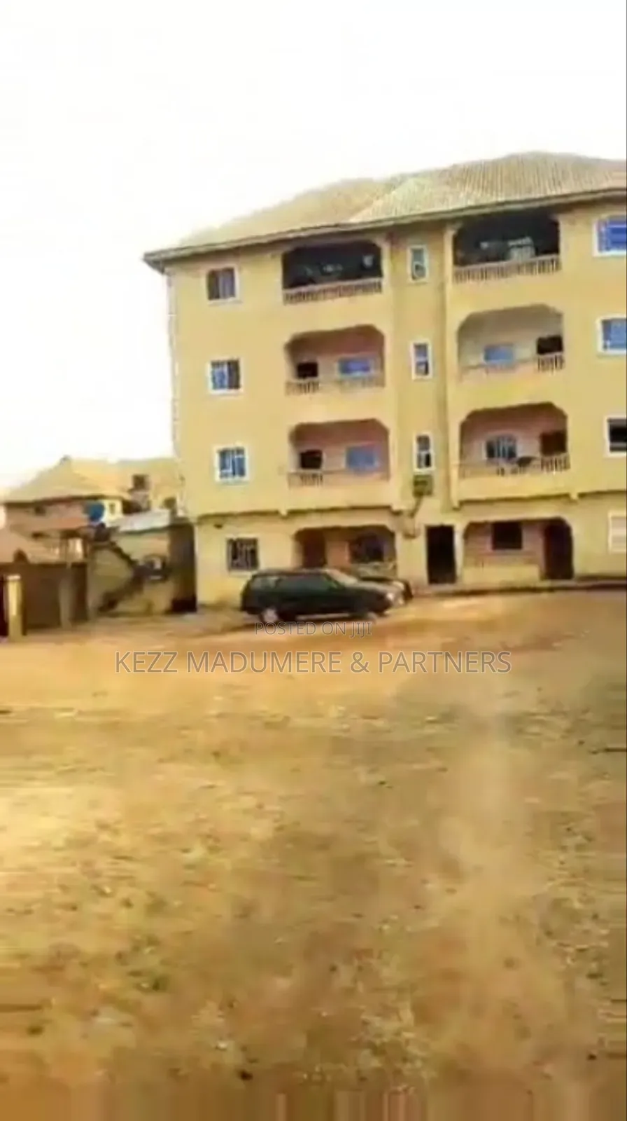 8bdrm Block of Flats in Achara Layout, Enugu for sale