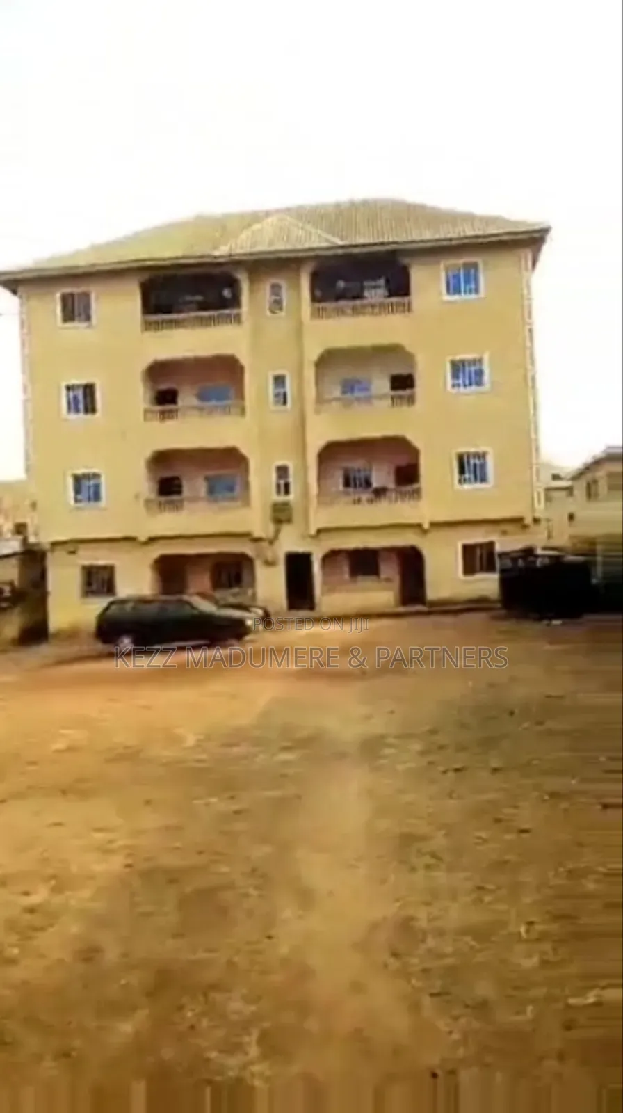 8bdrm Block of Flats in Achara Layout, Enugu for sale