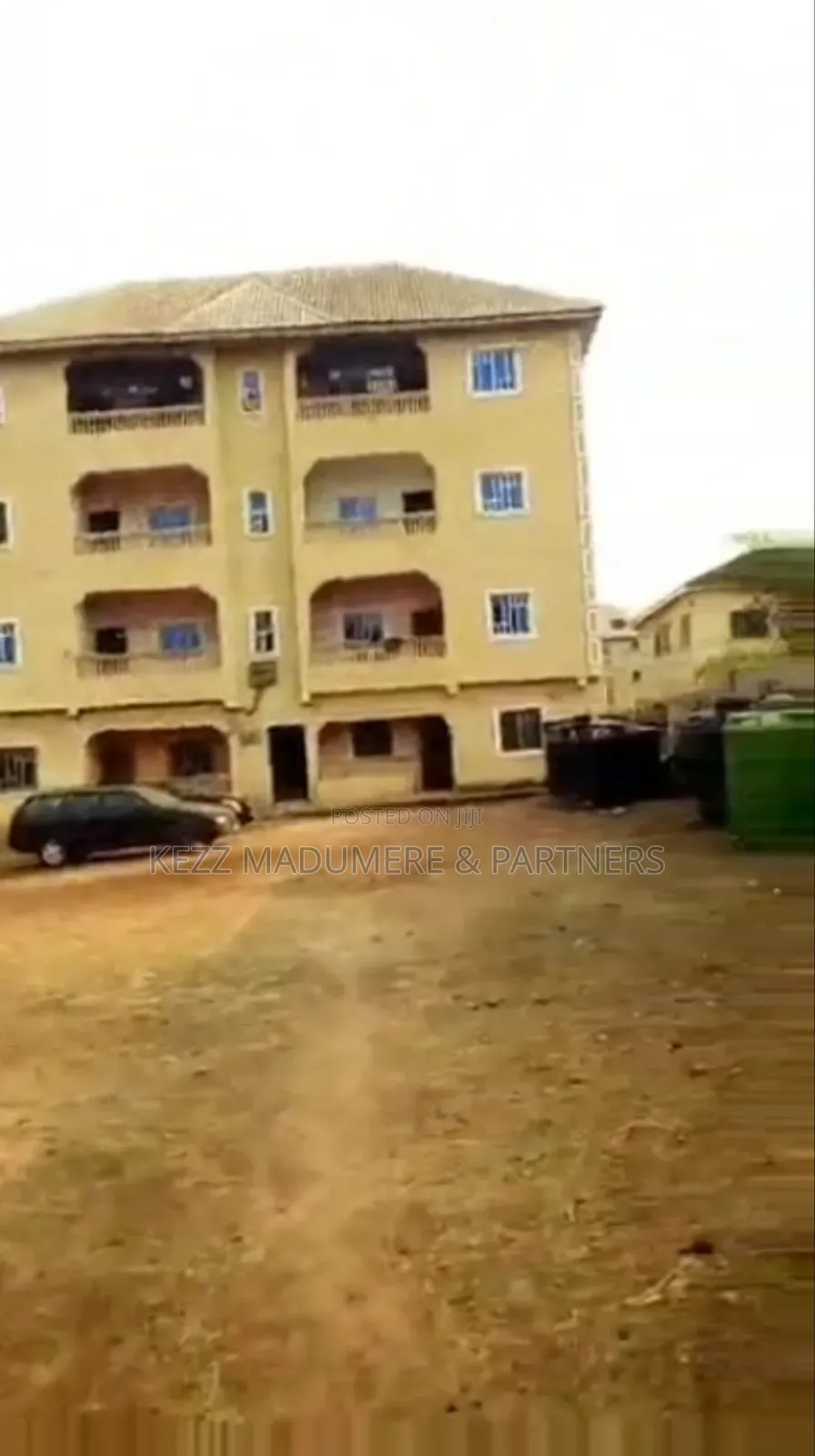 8bdrm Block of Flats in Achara Layout, Enugu for sale