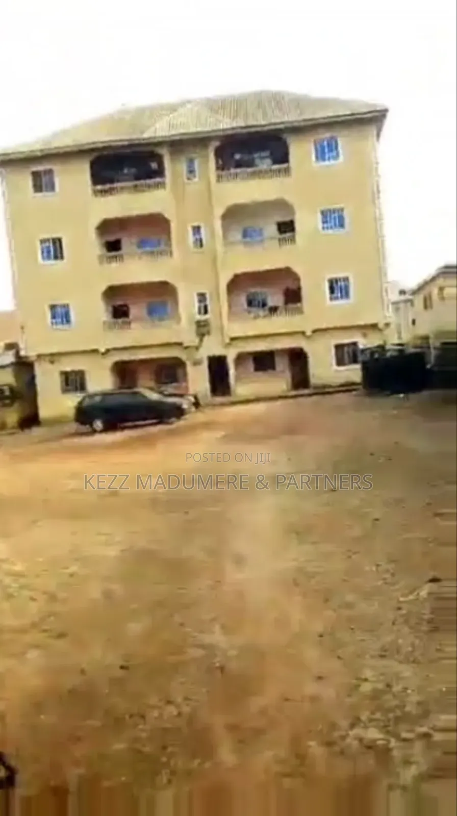 8bdrm Block of Flats in Achara Layout, Enugu for sale