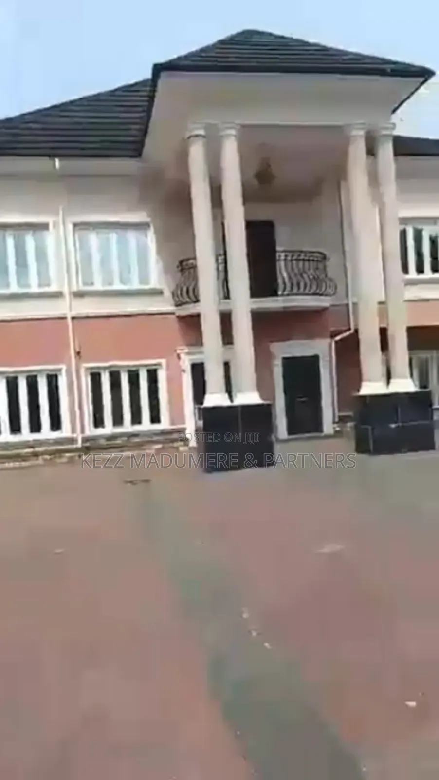 7bdrm Duplex in Works Layout , for sale