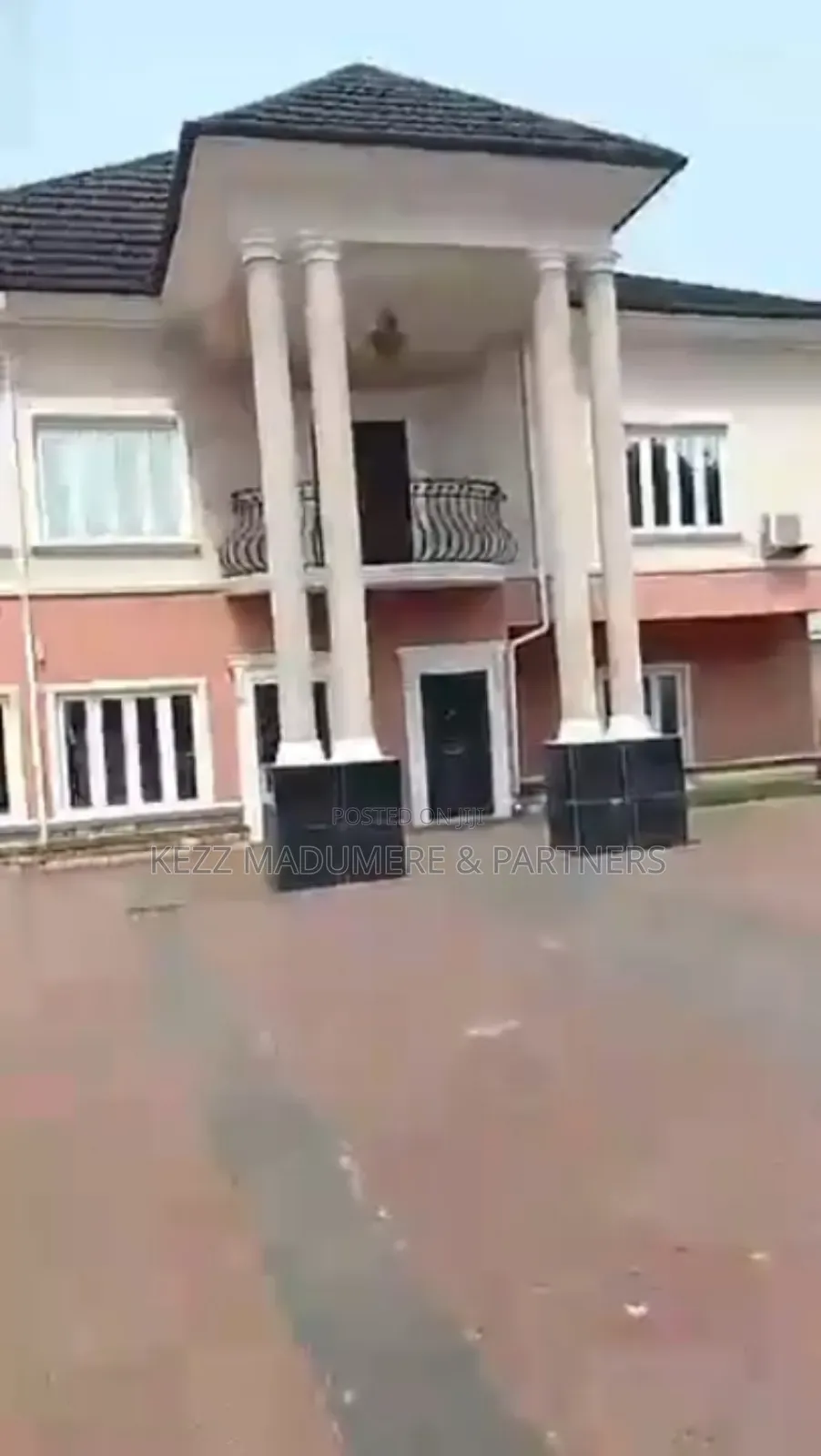 7bdrm Duplex in Works Layout , for sale