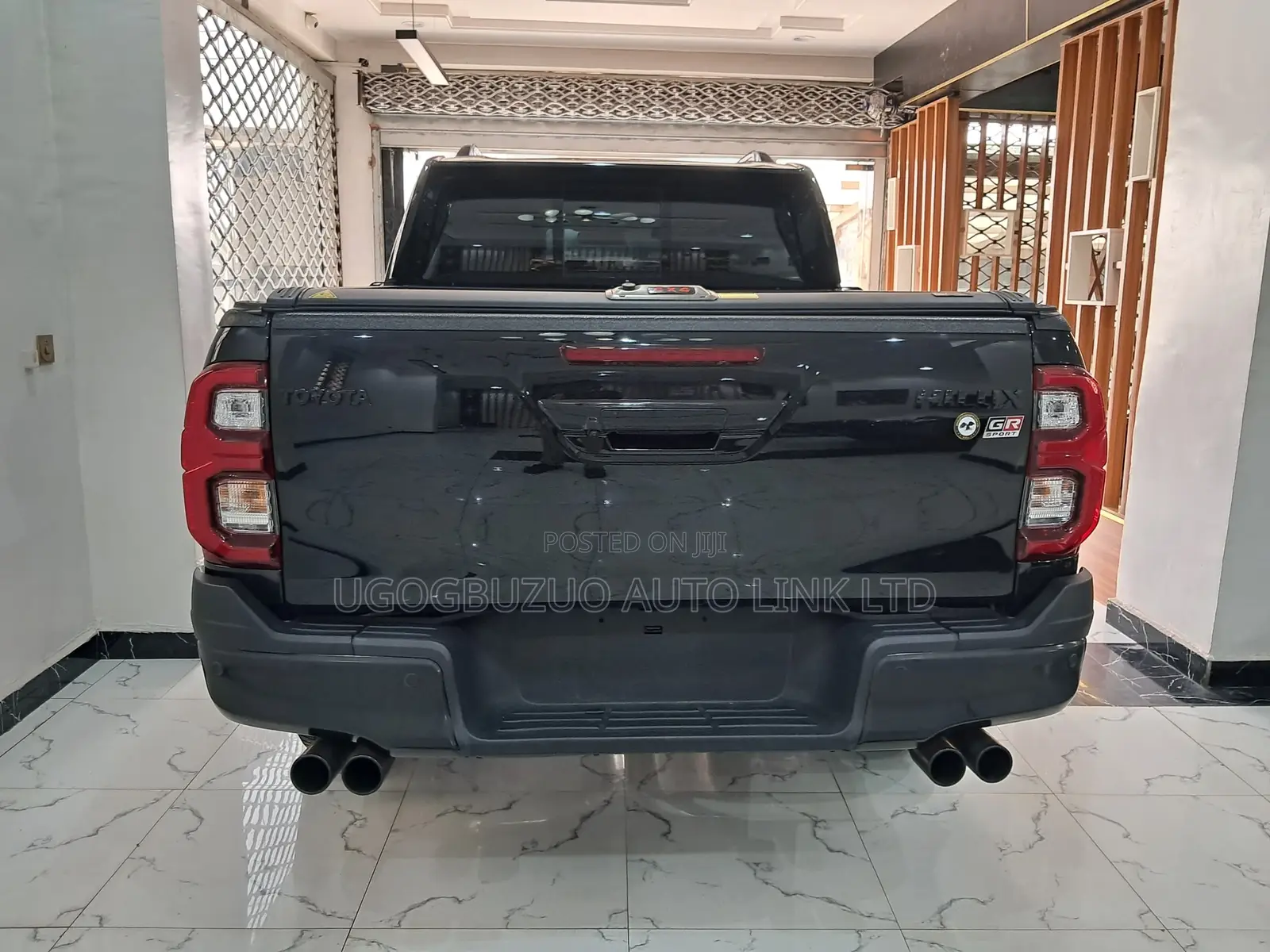 New Toyota Hilux 2025 Black