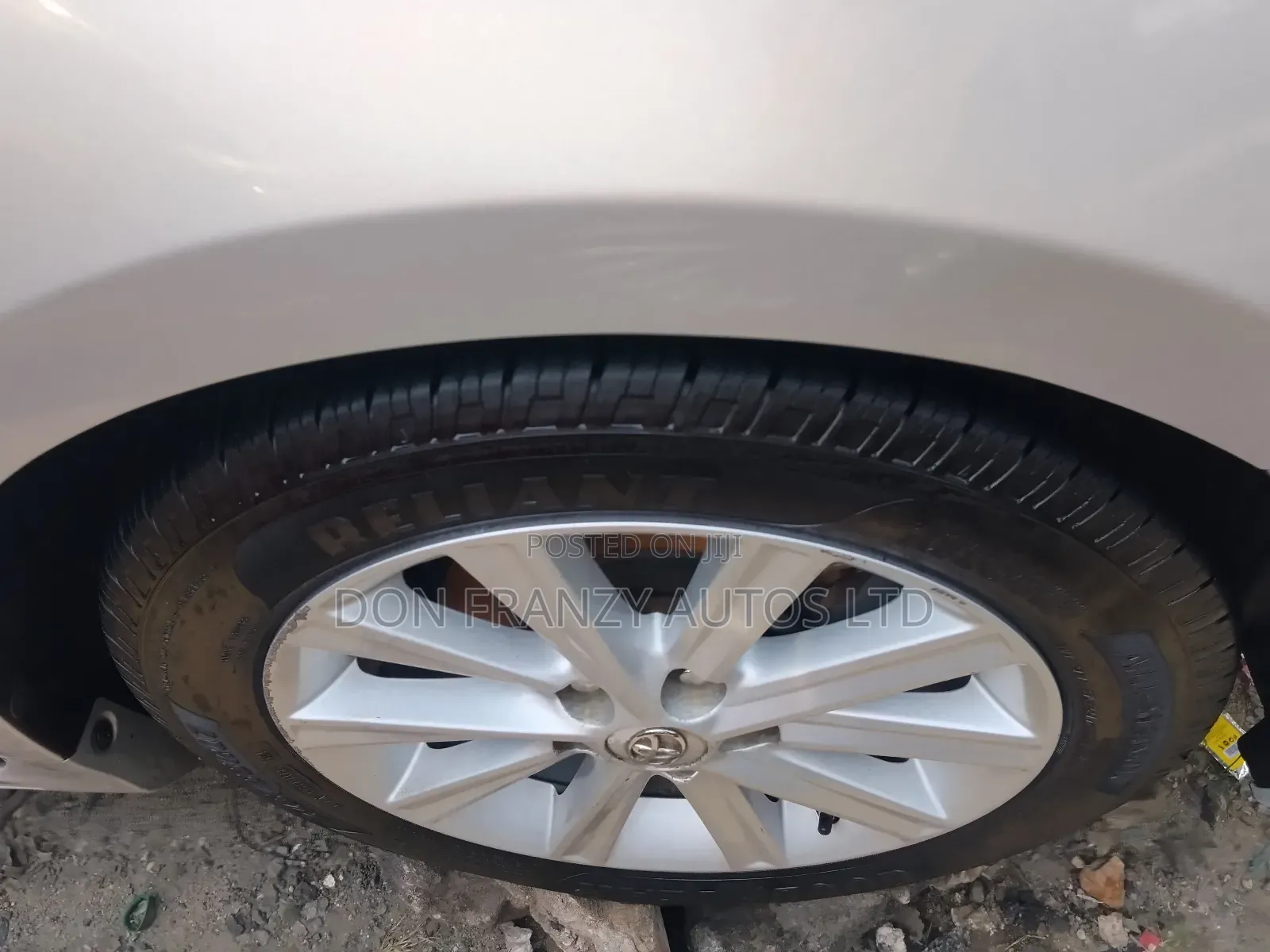 Toyota Camry XLE 4dr Sedan (3.5L 6cyl 6A) 2014 Silver
