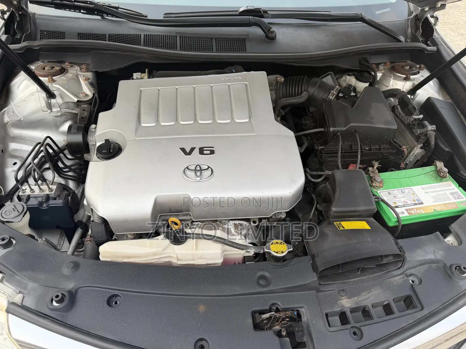 Toyota Camry XLE V6 4dr Sedan (3.5L 6cyl 6A) 2013 Silver