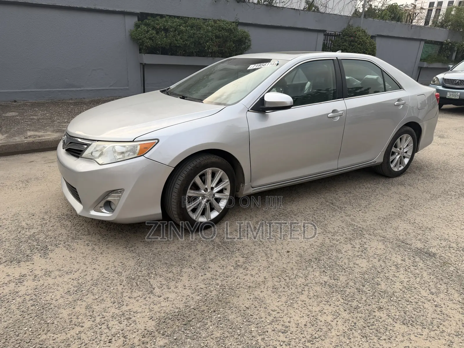 Toyota Camry XLE V6 4dr Sedan (3.5L 6cyl 6A) 2013 Silver