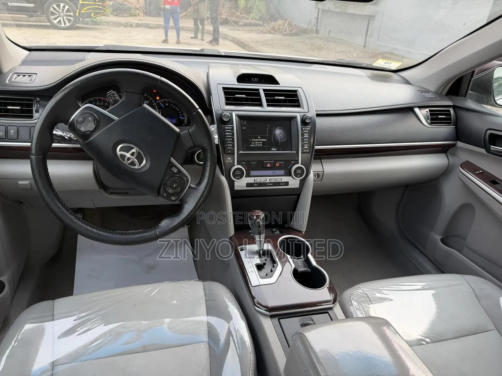 Toyota Camry XLE V6 4dr Sedan (3.5L 6cyl 6A) 2013 Silver