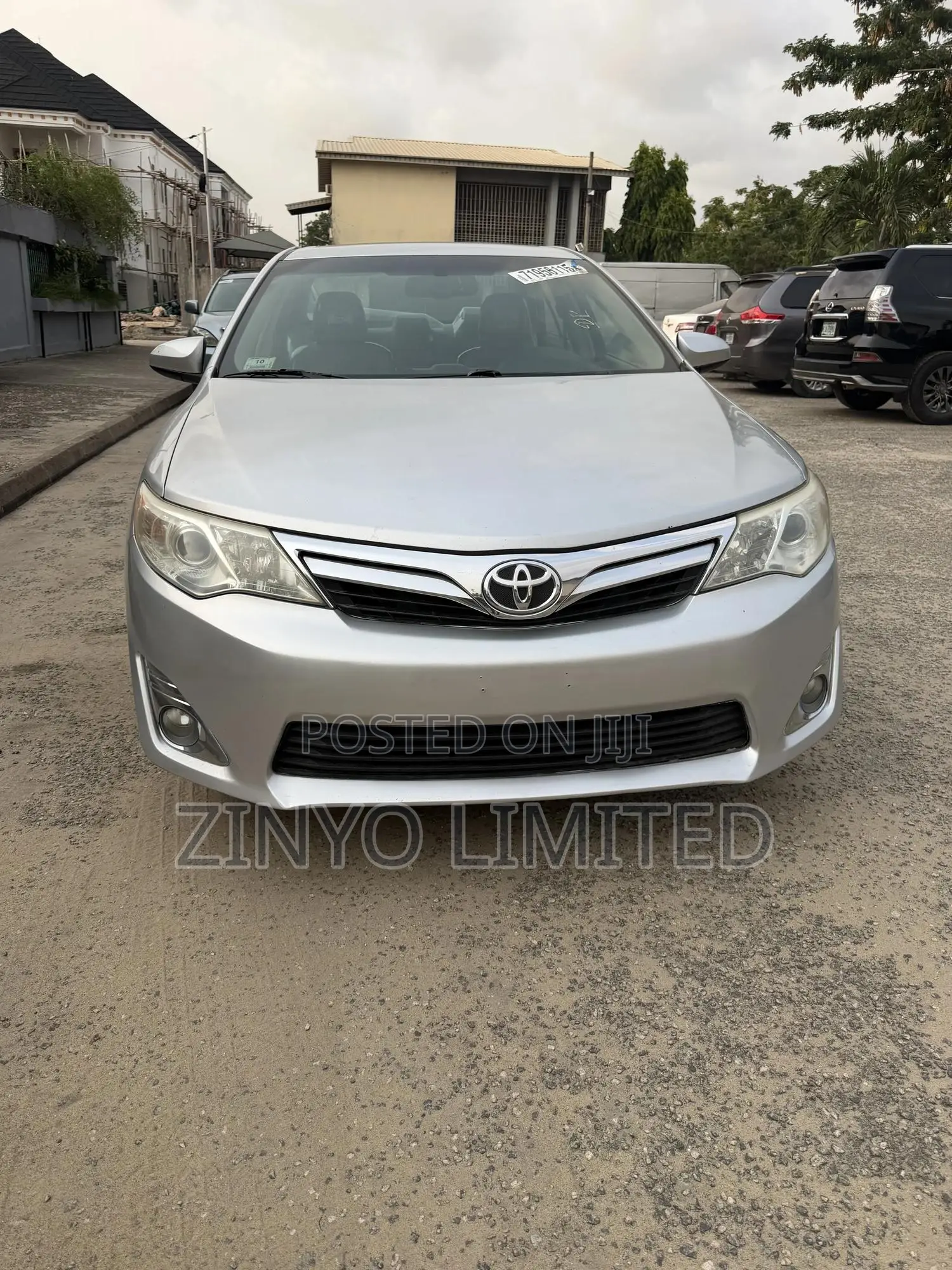 Toyota Camry XLE V6 4dr Sedan (3.5L 6cyl 6A) 2013 Silver