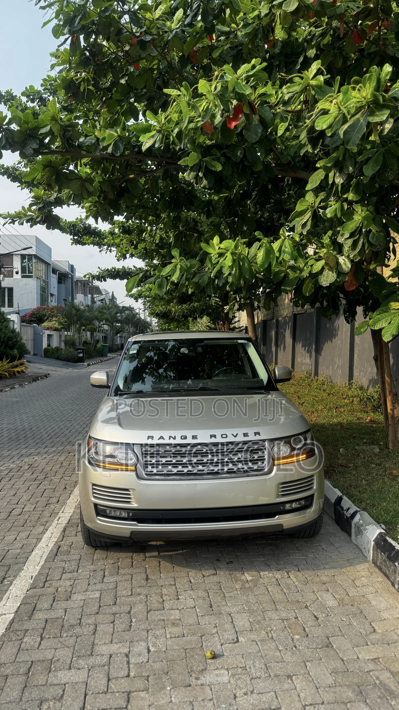 Land Rover Range Rover Vogue 2015 Gold