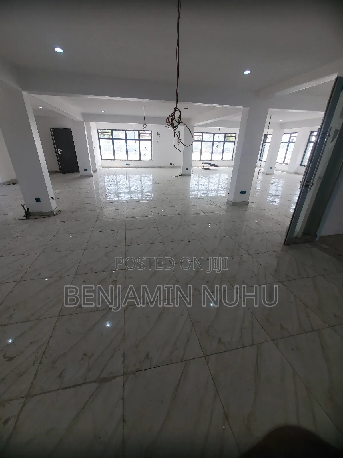 Newly Built Massive 215sqm for Shop or Office Facing the Express