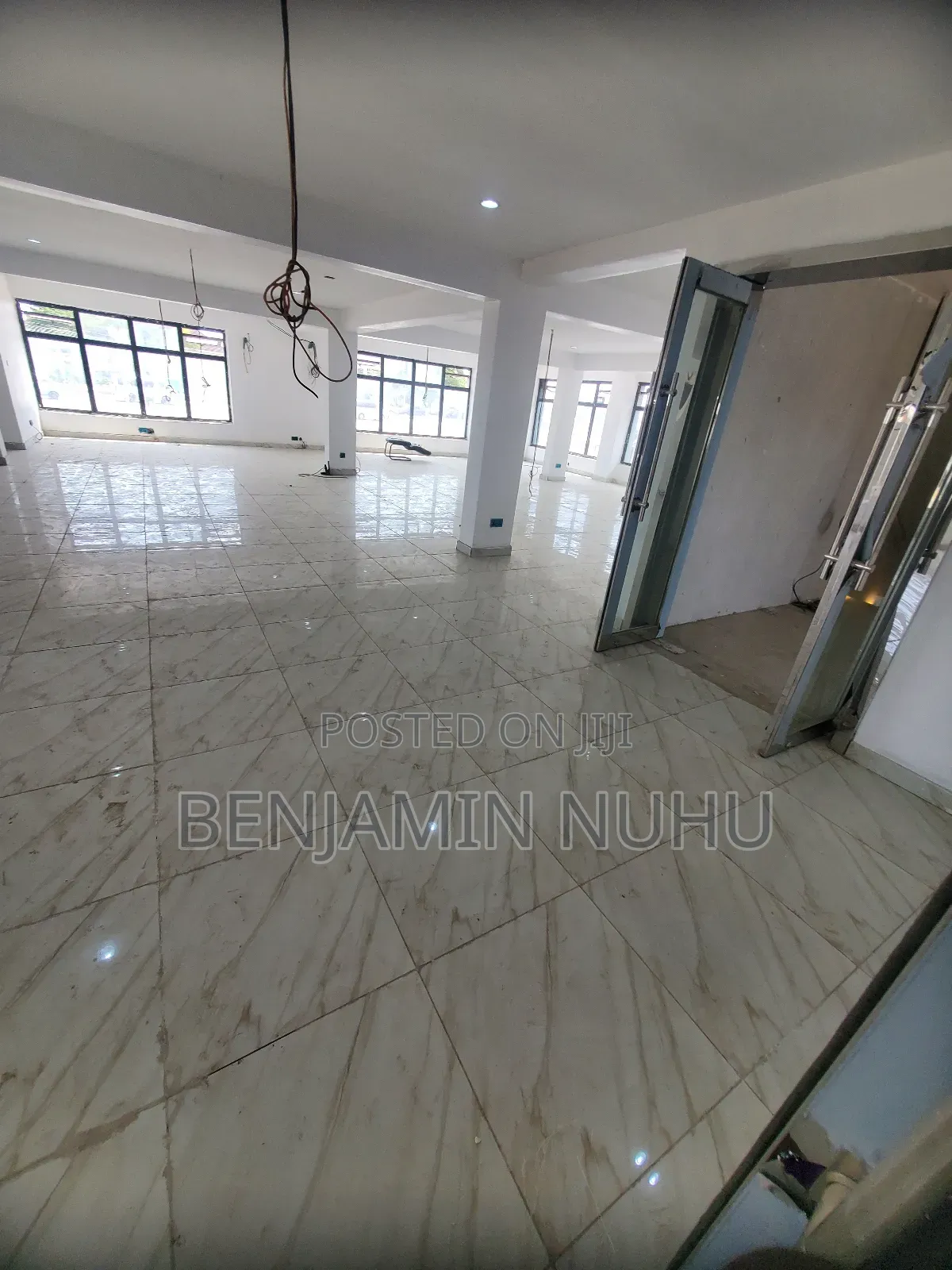 Newly Built Massive 215sqm for Shop or Office Facing the Express