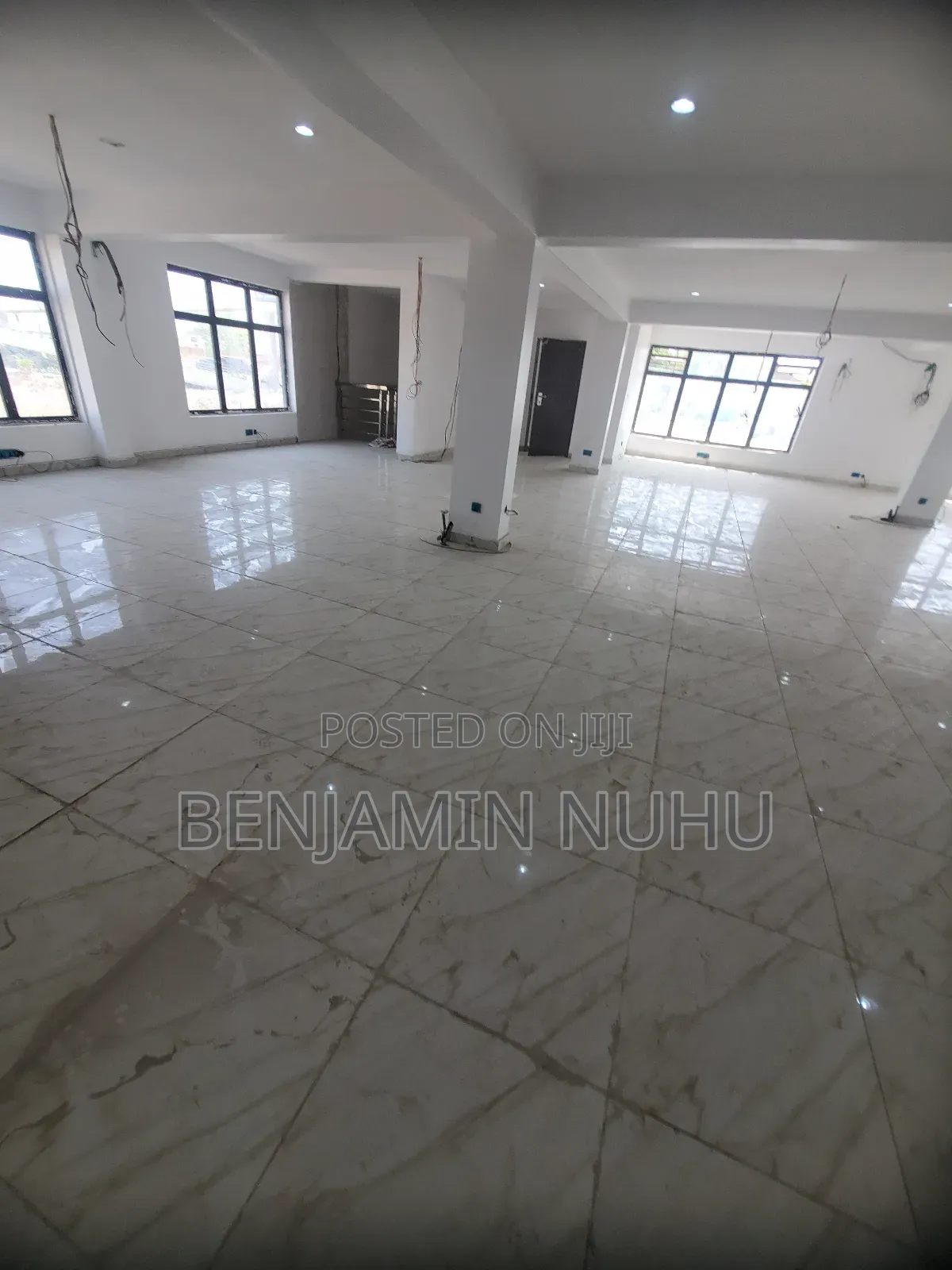 Newly Built Massive 215sqm for Shop or Office Facing the Express