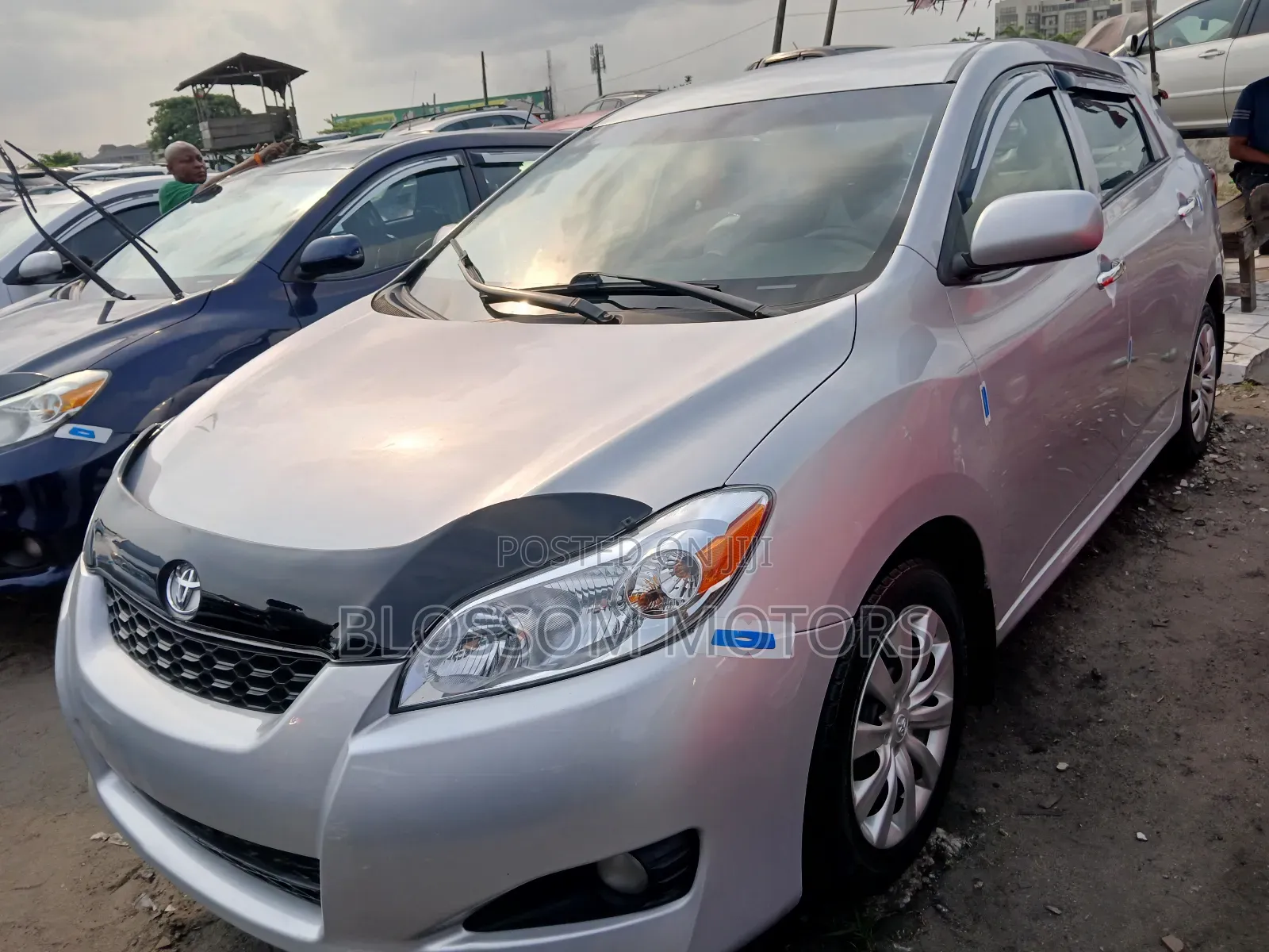 Toyota Matrix Hatchback FWD (1.8L 4cyl 5M) 2010 Silver